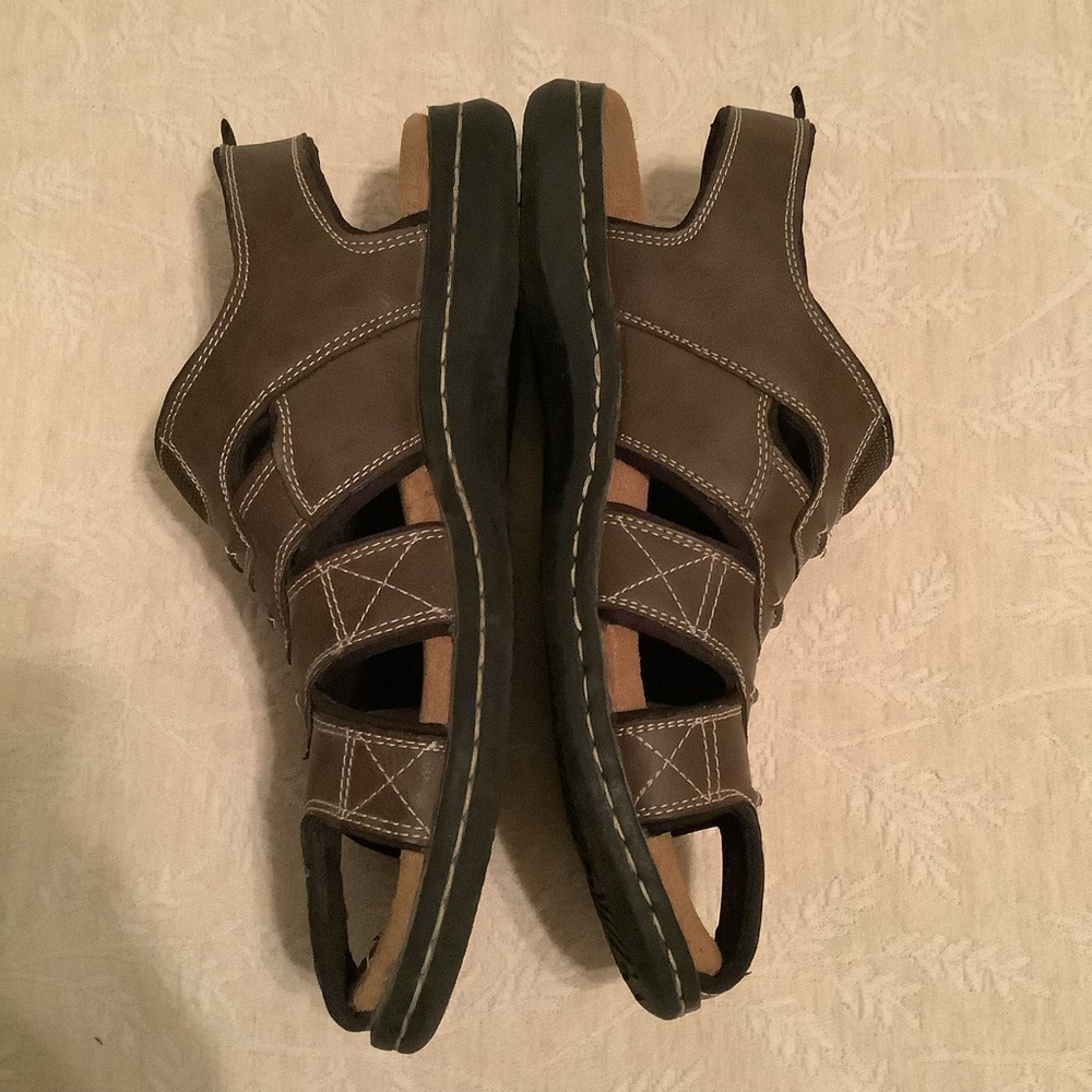 Dockers brown sandals, memory foam and fusion footbed